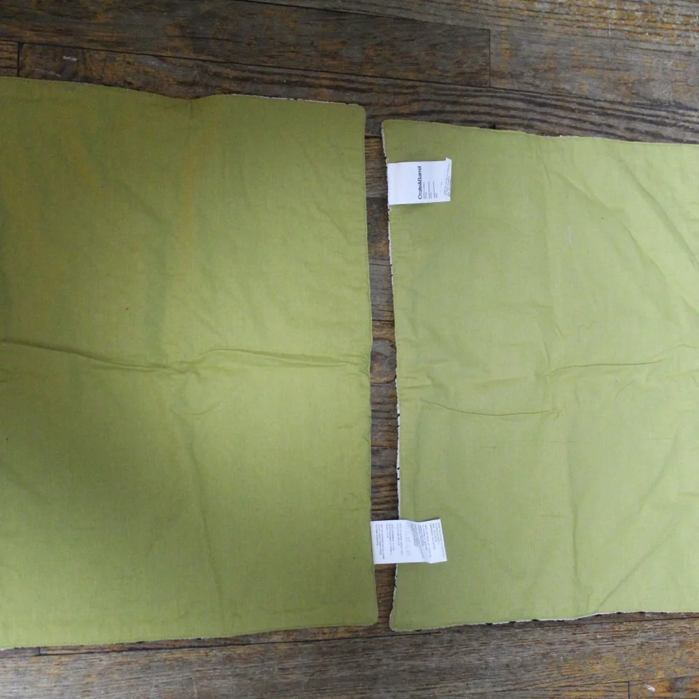 Crate & Barrel Geometric Table Placemat. Set of 2
